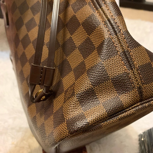 Authentic Louis Vuitton Neverful MM - Picture 3 of 16